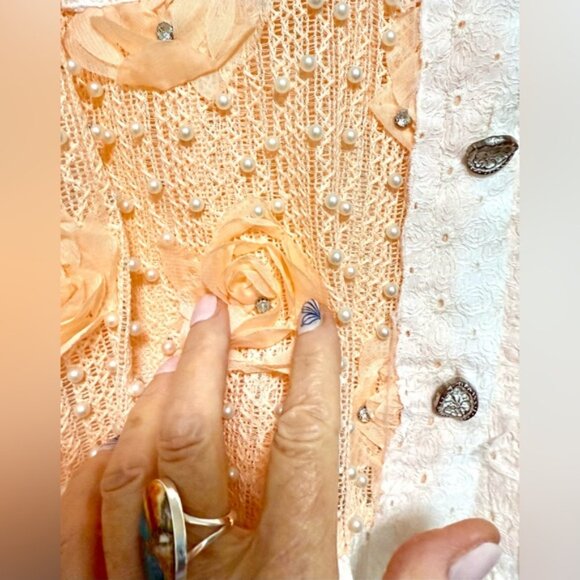 POL Elegant White and Cream Floral Button Down Shirt - Picture 7 of 14